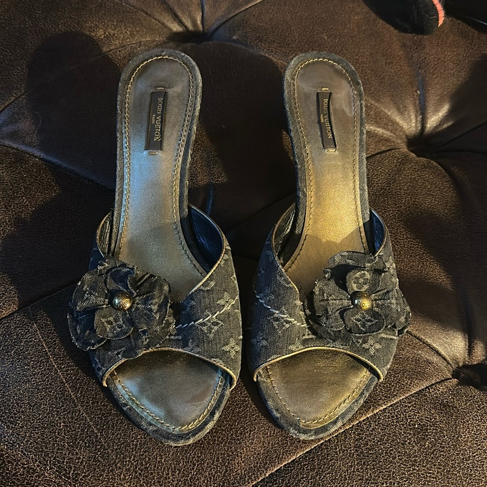 Louis vuttion 41 denim heels need slight repair on heel still function great.